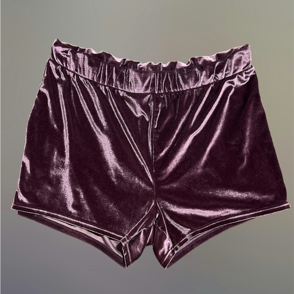 🥀Torrid Curve Plus Size BlackBerry Velour High Rise Cozy Shorts in Sz 2Xl - Picture 2 of 7